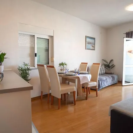 Ivana - Sea View With Garage ماكارسكا